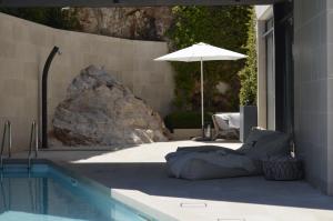 Unique 4-Bedroom Villa SemperVivum with pool in Sutivan