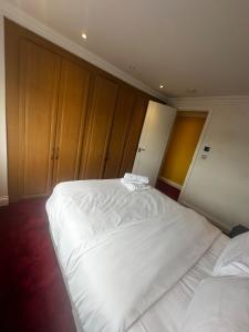 Luxury 3 Bedrooms Kensington HS
