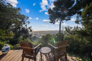 The SeaBarn Retreat | Hot Tub & Panoramic Views
