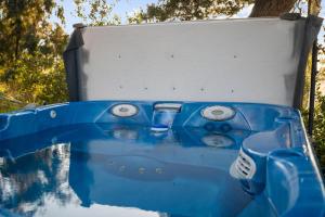 The SeaBarn Retreat | Hot Tub & Panoramic Views