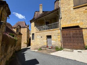 Maisons de vacances LE TERME maison en pierre dans village tous commerces au coeur du Perigord proche Sarlat et riviere Dordogne : photos des chambres