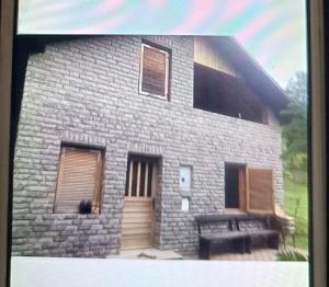 Bujtina Ora e Shales