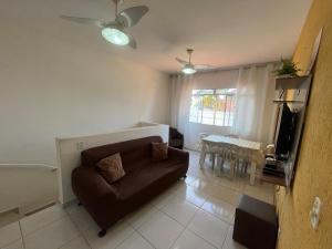 Casa 1 km da Praia Enseada com Garagem