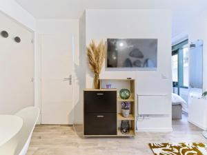 Riviera Vibes - AC - Wifi & Breakfast - 8 min walk to beach