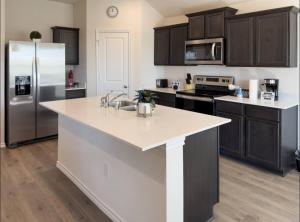 NEW King Bed Private Yard Near Everything