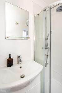 Stunning 2-BR Home Gravesend Town Centre, Kent