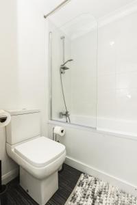 Stunning 2-BR Home Gravesend Town Centre, Kent