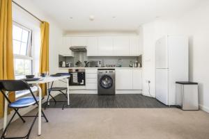 Stunning 2-BR Home Gravesend Town Centre, Kent