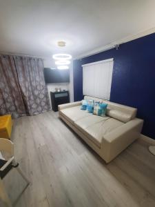 Universal-Disney Dream 3413 Studio - The Enclave