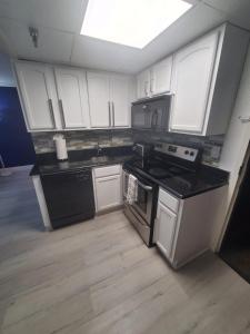 Universal-Disney Dream 3413 Studio - The Enclave