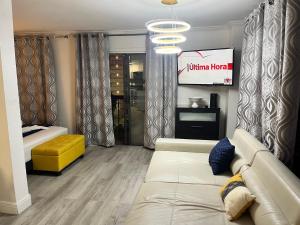 Universal-Disney Dream 3413 Studio - The Enclave