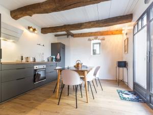 Maisons de vacances Charmante maison renovee avec jardin, au coeur des marais salants, proche de Guerande et La Baule - FR-1-306-1214 : photos des chambres