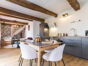 Maisons de vacances Charmante maison renovee avec jardin, au coeur des marais salants, proche de Guerande et La Baule - FR-1-306-1214 : photos des chambres