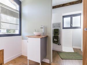 Maisons de vacances Charmante maison renovee avec jardin, au coeur des marais salants, proche de Guerande et La Baule - FR-1-306-1214 : photos des chambres