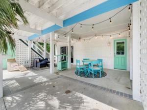 Atlantis Blue - Relaxing beach getaway home directly across the street from beach access! home