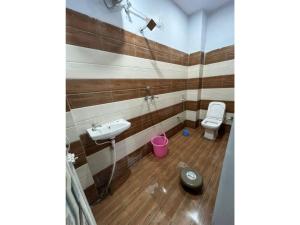 O super hotel shivashram with free wifi