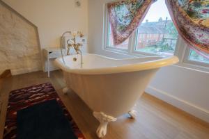 Seven Sisters and Oak House