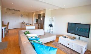 Beach Karma - Three-Bedroom Beachside Escape with Heated Communal Pool in Agnes Water