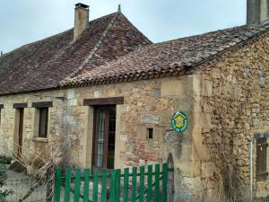 Charmante Maison de Campagne avec Jardin Clôturé, Cheminée et Wi-Fi Proche de la Dordogne - FR-1-616-150