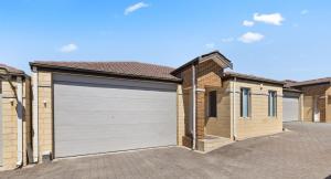 78 Modern Comforts Quiet Charm 3BR 2BA Parking