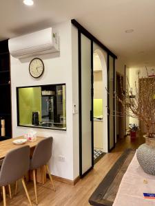 2 br apartment 20mins Center