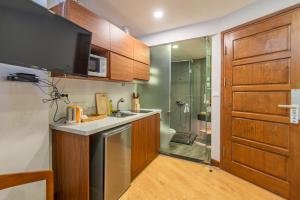 22Land Moon West Lake