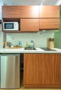 22Land Moon West Lake