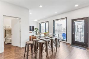 Chic Condo for 8 in Desirable Gulch Neighborhood