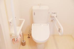 Barrier-free 65 inch TV, enjoy Netflix, luxury mattress