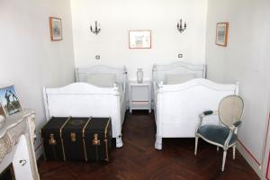 B&B / Chambres d'hotes L'Enclos des Jacobins : Suite Familiale