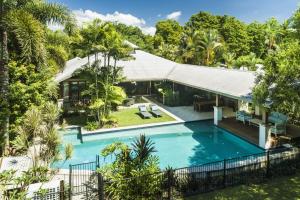 A PEARL on Absolute Beachfront!