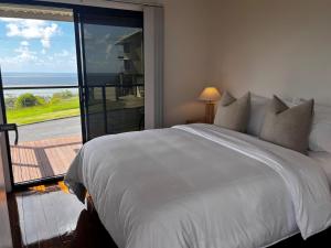 76 Cooloola Drive - Rainbow Beach. Aircon. Wifi. Ocean views