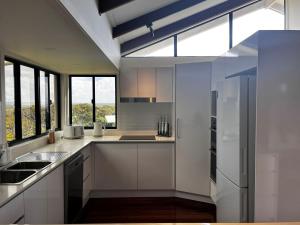 76 Cooloola Drive - Rainbow Beach. Aircon. Wifi. Ocean views