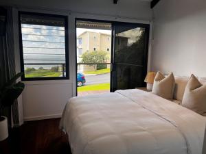 76 Cooloola Drive - Rainbow Beach. Aircon. Wifi. Ocean views