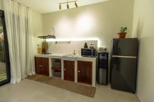 Mediterranean Oasis Villa - Romantic Pool & Sunsets