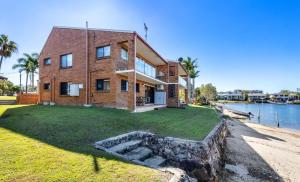 Barooga1- Mooloolaba Canal Front Apartment