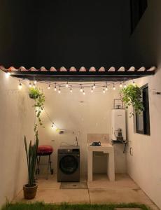 Habitación y baño privado en lujoso residencial con alberca climatizada