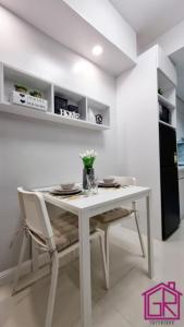 Stylish Modern Condo near MOA