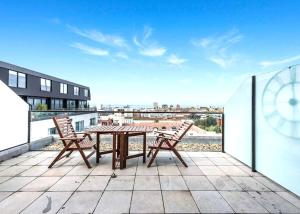 2BR Apartment with Ocean Views Parking