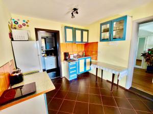 Casa De Sub Padure