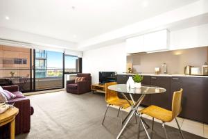 Cozy 1-Bed Apartment on St Kilda Road
