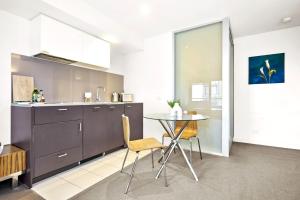 Cozy 1-Bed Apartment on St Kilda Road