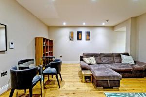 Modern Stylish Spacious 1BR Duplex