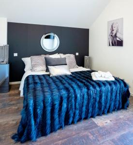 Appartements La Marilyn by Leslodgespa - Confort haut de gamme, salle de bain privee, jardin et cuisine commune, a 5 minutes de l-aeroport : photos des chambres