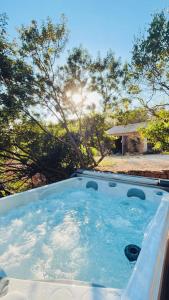 B&B / Chambres d'hotes Authentique bergerie en pierre avec jacuzzi piscine et massages La grange des amoureux : photos des chambres