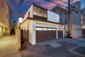 Beachfront Bliss Cozy 1BR Condo with Shared Perks