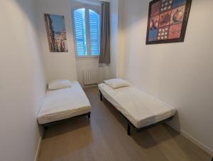 Appartements 2BR with quiet terrace in the city center : photos des chambres