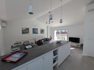 Appartements 2BR with quiet terrace in the city center : photos des chambres