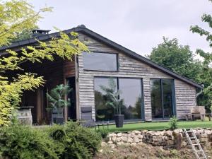 Chalet avec bain à remous à Saint-Loup-Terrier