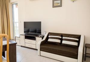 Cozy Retreat with Sea View & Balcony I Nikea Park by Flat Mаnager